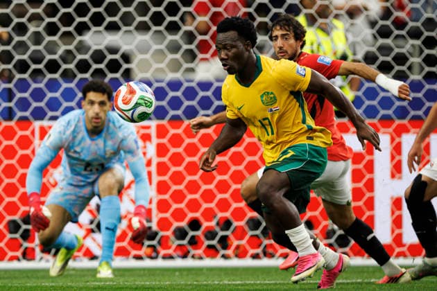 Nestory Irankunda and Mohamed Hany seen during FIFA World Cup, WM, Weltmeisterschaft, Fussball 2026 game between national teams of Australia and Egypt (Grzegorz Wajda Ball Raw Images) Arlington Dallas Stadium USA Copyright: xGrzegorzxWajdax grzegorzwajda_australia_egypt_2526_3-8