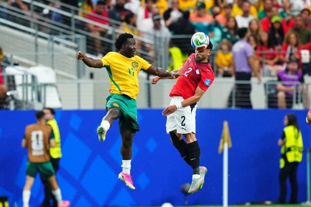 Australia v Egypt - FIFA World Cup, WM, Weltmeisterschaft, Fussball 2026 - Round of 32 ARLINGTON, USA - JULY 03: Yasser Ibrahim (2) of Egypt in action against Nestory Irankunda (17) of Australia during the 2026 FIFA World Cup Round of 32 match between Australia and Egypt at Dallas Stadium in Arlington, Texas, United States on July 03, 2026. Evrim Aydin Anadolu Texas United States. Editorial use only. Please get in touch for any other usage.  Copyright: x2026xAnadoluxEvrimxAydinx