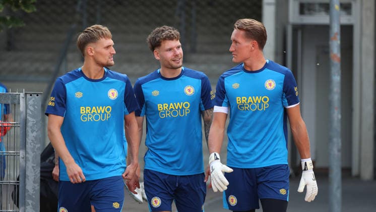 Braunschweig, Trainingsauftakt Braunschweig, 03.07.2026, Fußball, Herren, 2. BL, Saison 2026 2027, Eintracht Braunschweig, Trainingsauftakt, Lukas Frenkert (Eintracht Braunschweig), Kevin Ehlers (Eintracht Braunschweig), Torwart Ron-Thorben Hoffmann (Eintracht Braunschweig) Stadion an der Hamburger Straße Niedersachsen Deutschland *** Braunschweig, Start of Training, Braunschweig, July 3, 2026, Soccer, Men s, 2nd Division, 2026–2027 Season, Eintracht Braunschweig, Start of Training, Lukas Frenkert (Eintracht Braunschweig), Kevin Ehlers (Eintracht Braunschweig), Goalkeeper Ron Thorben Hoffmann (Eintracht Braunschweig), Stadium on Hamburger Straße, Lower Saxony, Germany