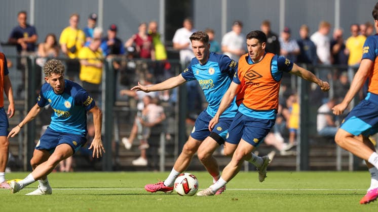 Braunschweig, Trainingsauftakt Braunschweig, 03.07.2026, Fußball, Herren, 2. BL, Saison 2026 2027, Eintracht Braunschweig, Trainingsauftakt, Florian Flick (Eintracht Braunschweig), Robin Heußer (Eintracht Braunschweig) Stadion an der Hamburger Straße Niedersachsen Deutschland *** Braunschweig, Start of Training, Braunschweig, July 3, 2026, Soccer, Men s, 2nd Division, 2026–2027 Season, Eintracht Braunschweig, Start of Training, Florian Flick (Eintracht Braunschweig), Robin Heußer (Eintracht Braunschweig), Stadion an der Hamburger Straße, Lower Saxony, Germany