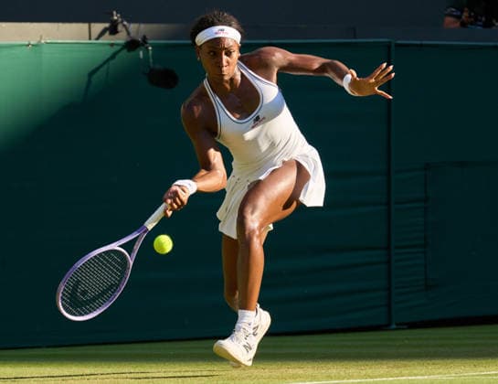 2026 Wimbledon, July 03, Day 5 LONDON, - JULY 3: Coco Gauff of the United States plays a shot against Claire Liu of the United States during their third round match at 2026 Wimbledon, July 03, Day 5 at The all England club, Wimbledon on July 3, 2026 in London, GBR. London The all England club, Wimbledon GBR Copyright: xPeterxvanxdenxBerg ISIxPhotosx 9445