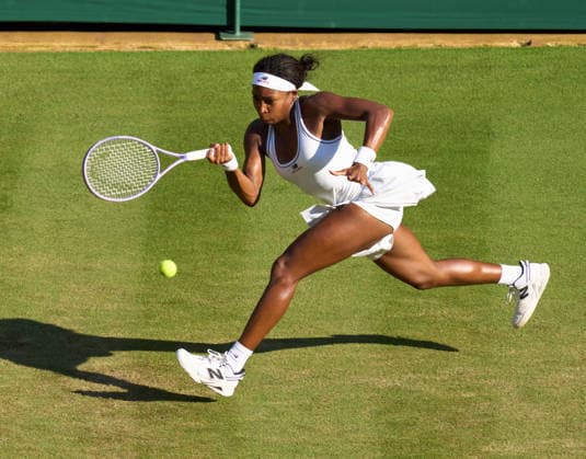 2026 Wimbledon, July 03, Day 5 LONDON, - JULY 3: Coco Gauff of the United States plays a shot against Claire Liu of the United States during their third round match at 2026 Wimbledon, July 03, Day 5 at The all England club, Wimbledon on July 3, 2026 in London, GBR. London The all England club, Wimbledon GBR Copyright: xPeterxvanxdenxBerg ISIxPhotosx 9445
