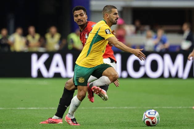 FIFA World Cup, WM, Weltmeisterschaft, Fussball 2026 - Round of 32 - Australia vs Egypt Hossam Abdelmaguid (L) of Egypt in action against Aziz Behich of Australia during the FIFA World Cup 2026 Round of 32 match Australia against Egypt, in Dallas, USA, 03 July 2026. DALLAS United States  Copyright: xCHRISTOPHERxNEUNDORFx