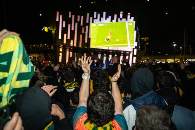 WORLD CUP LIVE SITE MELBOURNE, Fans react to a goal scored by the Socceroos at a live site during the FIFA World Cup, WM, Weltmeisterschaft, Fussball match between Australia and Egypt at Federation Square in Melbourne, Saturday, July 4, 2026 ( NO ARCHIVING MELBOURNE VICTORIA AUSTRALIA  Copyright: xJAYxKOGLERx 20260704173904165728