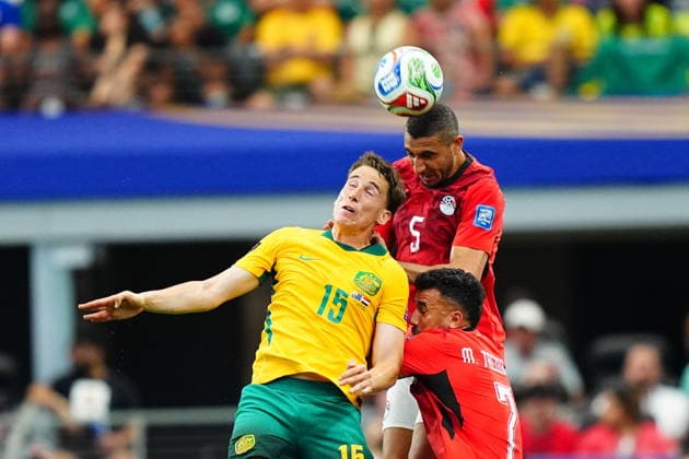 Australia v Egypt - FIFA World Cup, WM, Weltmeisterschaft, Fussball 2026 - Round of 32 ARLINGTON, USA - JULY 03: Kai Trewin (15) of Australia in action against Ramy Rabia (5) of Egypt during the 2026 FIFA World Cup Round of 32 match between Australia and Egypt at Dallas Stadium in Arlington, Texas, United States on July 03, 2026. Evrim Aydin Anadolu Texas United States. Editorial use only. Please get in touch for any other usage.  Copyright: x2026xAnadoluxEvrimxAydinx
