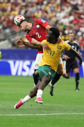 (260704) -- DALLAS, July 4, 2026 -- Nestory Irankunda (R) of Australia vies with Yasser Ibrahim of Egypt during the round of 32 match between Australia and Egypt at the 2026 FIFA World Cup, WM, Weltmeisterschaft, Fussball at Dallas Stadium in Dallas, the United States, July 3, 2026. ) (SP)U.S.-DALLAS-FOOTBALL-FIFA WORLD CUP-ROUND OF 32-AUS VS EGY LixYing 