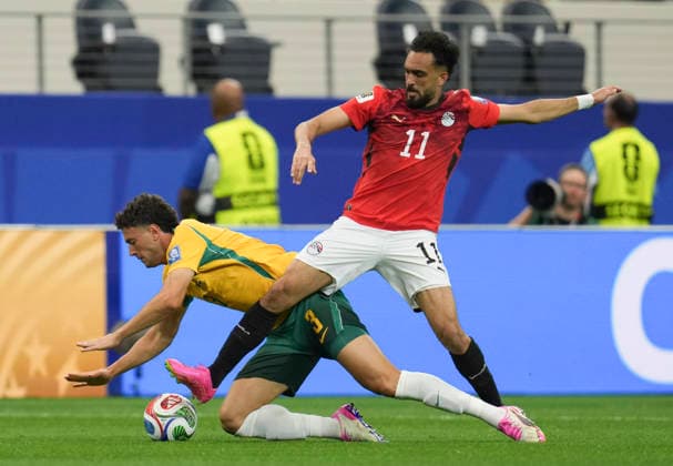 (260704) -- DALLAS, July 4, 2026 -- Alessandro Circati (L) of Australia vies with Mostafa Zico of Egypt during the round of 32 match between Australia and Egypt at the 2026 FIFA World Cup, WM, Weltmeisterschaft, Fussball at Dallas Stadium in Dallas, the United States, July 3, 2026. ) (SP)U.S.-DALLAS-FOOTBALL-FIFA WORLD CUP-ROUND OF 32-AUS VS EGY WuxXiaoling 