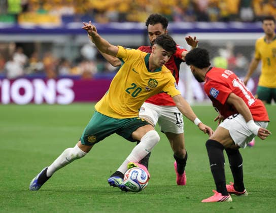 (260704) -- DALLAS, July 4, 2026 -- Cristian Volpato (C) of Australia breaks through during the round of 32 match between Australia and Egypt at the 2026 FIFA World Cup, WM, Weltmeisterschaft, Fussball at Dallas Stadium in Dallas, the United States, July 3, 2026. ) (SP)U.S.-DALLAS-FOOTBALL-FIFA WORLD CUP-ROUND OF 32-AUS VS EGY LixYing 
