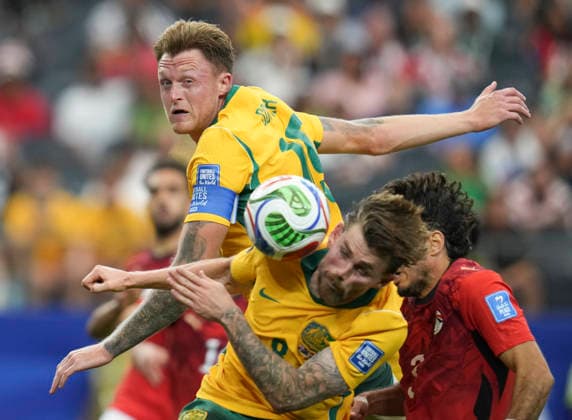 (260704) -- DALLAS, July 4, 2026 -- Harry Souttar (top) of Australia competes during the round of 32 match between Australia and Egypt at the 2026 FIFA World Cup, WM, Weltmeisterschaft, Fussball at Dallas Stadium in Dallas, the United States, July 3, 2026. ) (SP)U.S.-DALLAS-FOOTBALL-FIFA WORLD CUP-ROUND OF 32-AUS VS EGY WuxXiaoling 