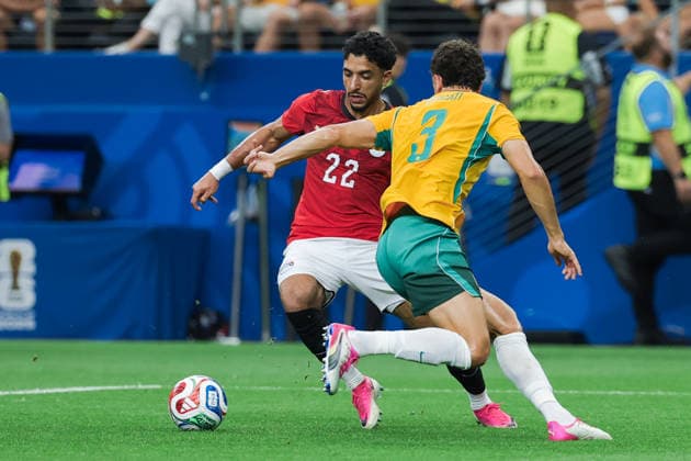 Omar Marmoush of Egypt (L) runs with the ball under pressure from Alessandro Circati of Australia (R) during a FIFA Men’s World Cup 2026 round of 32 football match between Australia and Egypt at Dallas Stadium, in Arlington on July 03 2026 (Photo by Leo Barrilari SPP)  Copyright: xLeoxBarrilari SPPx Sportspressphoto_SPR184076