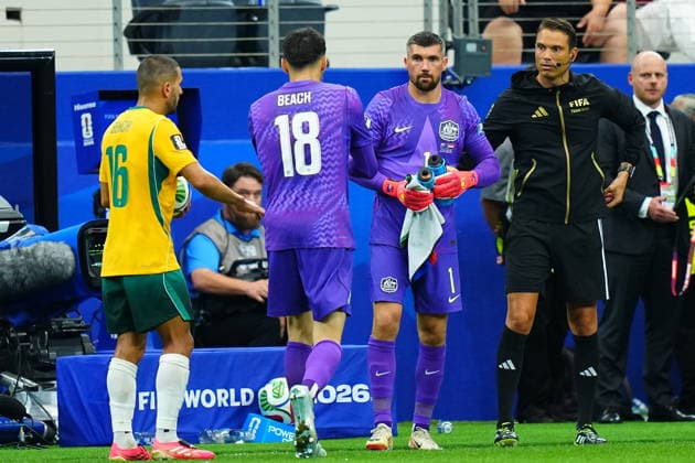 Australia v Egypt - FIFA World Cup, WM, Weltmeisterschaft, Fussball 2026 - Round of 32 ARLINGTON, USA - JULY 03: Goalkeeper Patrick Beach (18) of Australia is subbed with Mathew Ryan (1) during the 2026 FIFA World Cup Round of 32 match between Australia and Egypt at Dallas Stadium in Arlington, Texas, United States on July 03, 2026. Evrim Aydin Anadolu Texas United States. Editorial use only. Please get in touch for any other usage.  Copyright: x2026xAnadoluxEvrimxAydinx