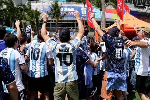 FIFA World Cup, WM, Weltmeisterschaft, Fussball 2026 - Round of 32 - Argentina vs Cape Verde Fans of Argentina arrive for the FIFA World Cup 2026 Round of 32 match Argentina against Cape Verde, in Miami, USA, 03 July 2026. MIAMI United States  Copyright: xCRISTOBALxHERRERA-ULASHKEVICHx