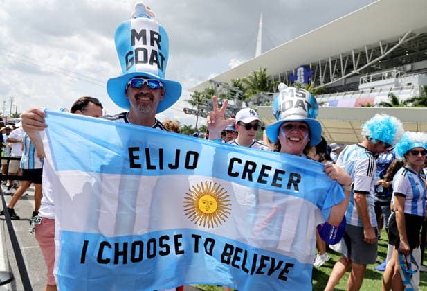 FIFA World Cup, WM, Weltmeisterschaft, Fussball 2026 - Round of 32 - Argentina vs Cape Verde Fans of Argentina arrive for the FIFA World Cup 2026 Round of 32 match Argentina against Cape Verde, in Miami, USA, 03 July 2026. MIAMI United States  Copyright: xCRISTOBALxHERRERA-ULASHKEVICHx