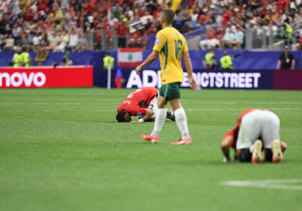 (260704) -- DALLAS, July 4, 2026 -- Players of both sides react as the game goes into extra time during the round of 32 match between Australia and Egypt at the 2026 FIFA World Cup, WM, Weltmeisterschaft, Fussball at Dallas Stadium in Dallas, the United States, July 3, 2026. ) (SP)U.S.-DALLAS-FOOTBALL-FIFA WORLD CUP-ROUND OF 32-AUS VS EGY LixYing 