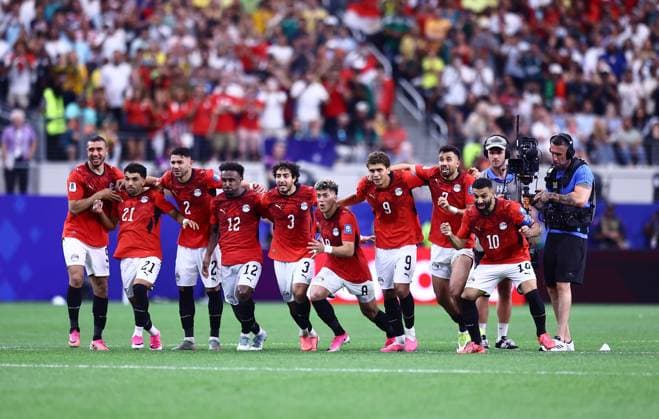 Mohamed Salah of Egypt celebrates winning the penalty shoot-out with team-mates Australia v Egypt, 2026 FIFA World Cup, WM, Weltmeisterschaft, Fussball Round of 32, Football, Dallas Stadium, Arlington, Texas, USA - 03 Jul 2026Arlington Dallas Stadium Texas (TX) United States of America  Copyright: xMichaelxZemanek Shutterstockx 16975786al