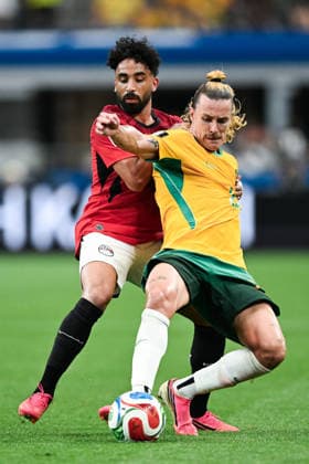 Jackson Irvine of Australia (R) passes the ball under pressure from Marwan Attia of Egypt (L) during a FIFA Men’s World Cup 2026 round of 32 football match between Australia and Egypt at Dallas Stadium, in Arlington on July 03 2026 (Photo by Nayra Halm SPP)  Copyright: xNayraxHalm SPPx Sportspressphoto_SPR184129