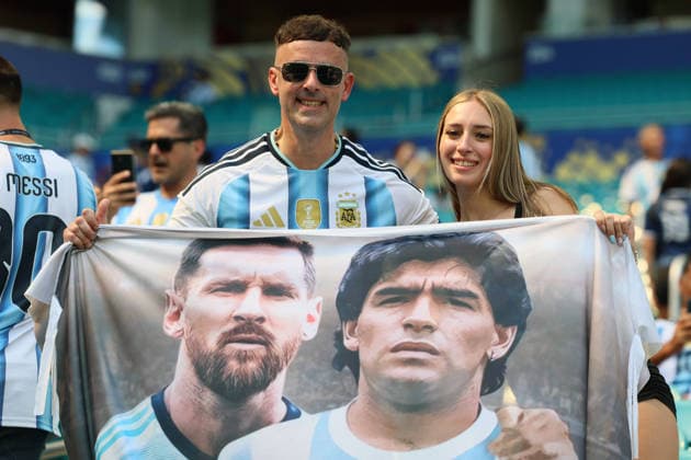Argentina v Cabo Verde: Round of 32 - FIFA World Cup, WM, Weltmeisterschaft, Fussball 2026 Argentina fans in the stand Holding Messi and Maradona banner before the FIFA World Cup 2026 Round Of 32 match between Argentina and Cabo Verde at Miami Stadium on July 3, 2026 in Miami Gardens, United States. Miami Gardens Miami Stadium FL United States Copyright: xAllstarxPicturexLibraryxLtdx