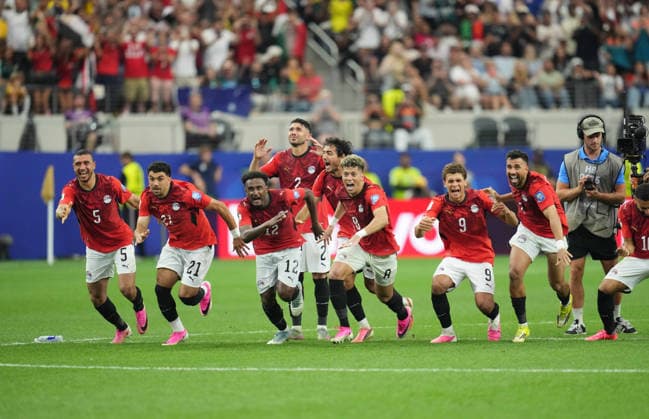 Egypt team (Egypt) with post game celebration during Australia and Egypt, Round of 32 FIFA World Cup, WM, Weltmeisterschaft, Fussball 2026, Dallas Stadium, Arlington, United States on July 3, 2026. Thor Wegner DeFodi Images. (Photo by DeFodi Images) - *** The Egyptian team celebrates after the game between Australia and Egypt in the Round of 32 of the 2026 FIFA World Cup at Dallas Stadium in Arlington, United States, on July 3, 2026. Photo by DeFodi Images (Thor Wegner)