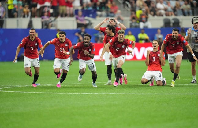 Egypt team (Egypt) with post game celebration during Australia and Egypt, Round of 32 FIFA World Cup, WM, Weltmeisterschaft, Fussball 2026, Dallas Stadium, Arlington, United States on July 3, 2026. Thor Wegner DeFodi Images. (Photo by DeFodi Images) - *** The Egyptian team celebrates after the game between Australia and Egypt in the Round of 32 of the 2026 FIFA World Cup at Dallas Stadium in Arlington, United States, on July 3, 2026. Photo by DeFodi Images (Thor Wegner)