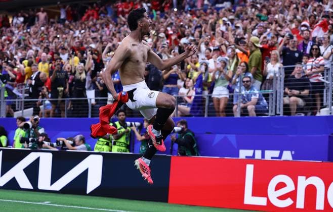 Hossam Abdelmaguid of Egypt celebrates after scoring winning penalty Australia v Egypt, 2026 FIFA World Cup, WM, Weltmeisterschaft, Fussball Round of 32, Football, Dallas Stadium, Arlington, Texas, USA - 03 Jul 2026Arlington Dallas Stadium Texas (TX) United States of America  Copyright: xMichaelxZemanek Shutterstockx 16975786ay
