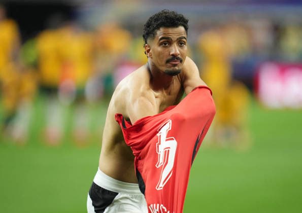 Hossam Abdelmaguid (Egypt) with post game celebration during Australia and Egypt, Round of 32 FIFA World Cup, WM, Weltmeisterschaft, Fussball 2026, Dallas Stadium, Arlington, United States on July 3, 2026. Thor Wegner DeFodi Images. (Photo by DeFodi Images) - *** Hossam Abdelmaguid of Egypt celebrates after the game between Australia and Egypt in the Round of 32 of the 2026 FIFA World Cup at Dallas Stadium in Arlington, United States, on July 3, 2026. Photo by DeFodi Images (Thor Wegner)