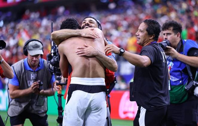 Hossam Abdelmaguid of Egypt celebrates with team-mate Mohamed Salah of Egypt after scoring winning penalty Australia v Egypt, 2026 FIFA World Cup, WM, Weltmeisterschaft, Fussball Round of 32, Football, Dallas Stadium, Arlington, Texas, USA - 03 Jul 2026Arlington Dallas Stadium Texas (TX) United States of America  Copyright: xMichaelxZemanek Shutterstockx 16975786bb