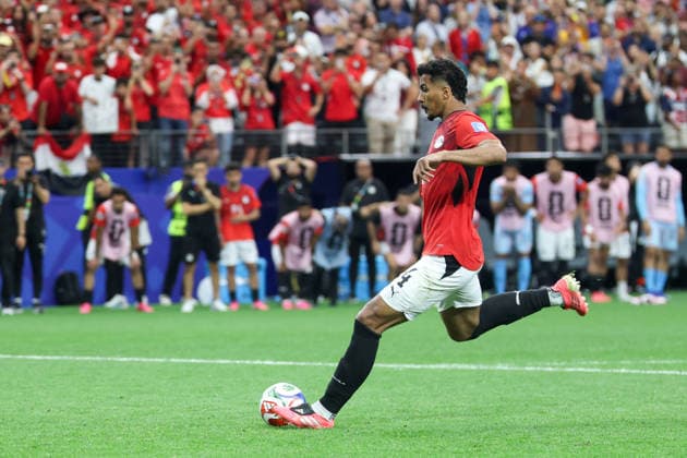 ARLINGTON, TX - JULY 03: Hossam Abdelmaguid 4 of Egypt gets the last goal during penalty kicks to win the FIFA World Cup, WM, Weltmeisterschaft, Fussball 2026 Round of 32 match between Australia and Egypt on July 3, 2026, at Dallas Stadium in Dallas, Texas. (Photo by David Buono Icon Sportswire) SOCCER: JUL 03 FIFA World Cup 26 Round of 32 - Australia vs Egypt EDITORIAL USE ONLY Icon260703030