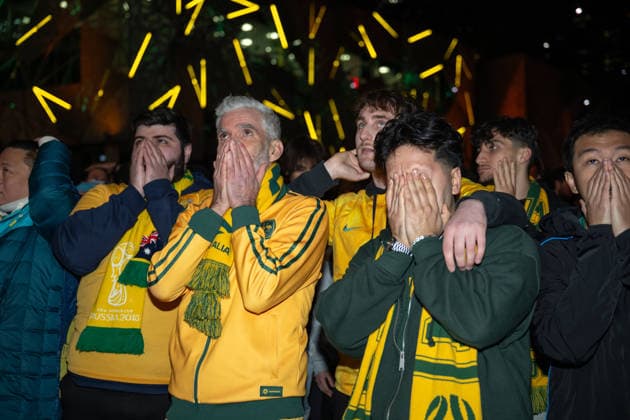 WORLD CUP LIVE SITE MELBOURNE, Craig Foster reacts with Socceroos fans after they miss their second penalty at a live site during the FIFA World Cup, WM, Weltmeisterschaft, Fussball match between Australia and Egypt at Federation Square in Melbourne, Saturday, July 4, 2026 ( NO ARCHIVING MELBOURNE VICTORIA AUSTRALIA  Copyright: xJAYxKOGLERx 20260704174576218051