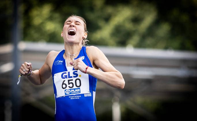 Deutsche Meisterschaften U23 U18; Bochum-Wattenscheid, 03.07.2026 Zieljubel: Johanna Martin (1. LAV Rostock). 400-Meter-Spezialistin Johanna Martin hat am ersten Tag der U18- U23-DM in Bochum-Wattenscheid für einen Paukenschlag gesorgt: Die 20-Jährige pulverisierte mit 50,57 Sekunden schon im Vorlauf ihre Bestzeit und unterbot damit zugleich die EM-Direktnorm. Es war das beste Resultat einer deutschen Langsprinterin seit dem Jahr 2001; Deutsche Meisterschaften U23 U18 am 03.07.2026 im Lohrheidestadion in Bochum-Wattenscheid (Nordrhein-Westfalen). *** German U23 and U18 Championships, Bochum-Wattenscheid, July 3, 2026, Johanna Martin Celebrates at the Finish Line, 1st, LAV Rostock: 400-meter specialist Johanna Martin caused a sensation on the first day of the U18 and U23 German Championships in Bochum-Wattenscheid. The 20-year-old shattered her personal best with a time of 50.57 seconds in the preliminary round, simultaneously meeting the direct qualifying standard for the European Championships. It was the best result by a German middle-distance sprinter since 2001. German U23 and U18 Championships on July 3, 2026, at the Lohrheidestadion in Bochum-Wattenscheid, North Rhine-Westphalia Westphalia Copyright: xBEAUTIFULxSPORTS R.xSchmittx