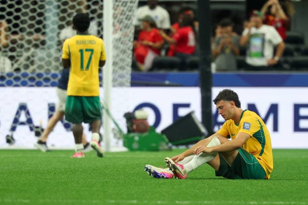 ARLINGTON, TX - JULY 03: Alessandro Circati 3 of Australia sits on the pitch after losing the FIFA World Cup, WM, Weltmeisterschaft, Fussball 2026 Round of 32 match between Australia and Egypt on July 3, 2026, at Dallas Stadium in Dallas, Texas. (Photo by David Buono Icon Sportswire) SOCCER: JUL 03 FIFA World Cup 26 Round of 32 - Australia vs Egypt EDITORIAL USE ONLY Icon260703047