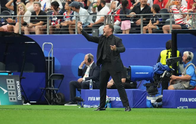 Tony Popovic (Australia) during Australia and Egypt, Round of 32 FIFA World Cup, WM, Weltmeisterschaft, Fussball 2026, Dallas Stadium, Arlington, United States on July 3, 2026. Thor Wegner DeFodi Images. (Photo by DeFodi Images) - *** Tony Popovic of Australia during the Australia vs. Egypt match in the Round of 32 of the 2026 FIFA World Cup at Dallas Stadium in Arlington, United States, on July 3, 2026. Photo by DeFodi Images (Thor Wegner)