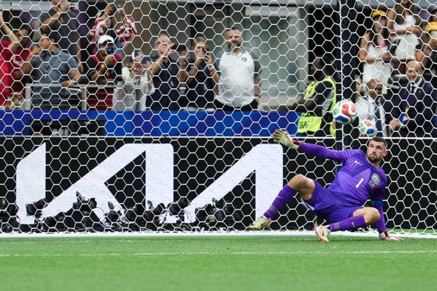 Mat Ryan of Australia concedes the penalty to Mohamed Salah of Egypt during a FIFA Men’s World Cup 2026 round of 32 football match between Australia and Egypt at Dallas Stadium, in Arlington on July 03 2026 (Photo by Leo Barrilari SPP)  Copyright: xLeoxBarrilari SPPx Sportspressphoto_SPR184182
