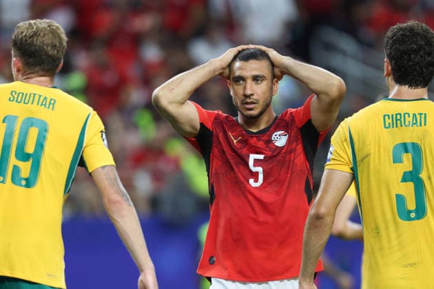 ARLINGTON, TX - JULY 03: Ramy Rabia 5 of Egypt reacts after the Nishan Velupillay 23 of Australia (not pictured) makes a great save on his header during the FIFA World Cup, WM, Weltmeisterschaft, Fussball 2026 Round of 32 match between Australia and Egypt on July 3, 2026, at Dallas Stadium in Dallas, Texas. (Photo by David Buono Icon Sportswire) SOCCER: JUL 03 FIFA World Cup 26 Round of 32 - Australia vs Egypt EDITORIAL USE ONLY Icon260703053