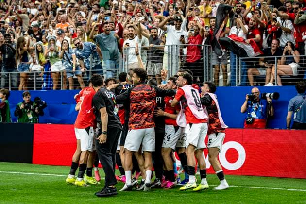 DALLAS - Egyptian players celebrate the victory after penalties during the 2026 World Cup match between Australia and Egypt at Dallas Stadium on July 3, 2026, in Dallas, United States. (Photo by Stefan Koops EYE4IMAGES DeFodi Images) - *** DALLAS Egyptian players celebrate their victory after a penalty shootout during the 2026 World Cup match between Australia and Egypt at Dallas Stadium on July 3, 2026, in Dallas, United States. Photo by Stefan Koops, EYE4IMAGES, DeFodi Images