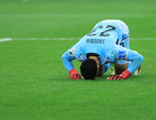 ARLINGTON, TEXAS - JULY 3: Egypt goalkeeper Mostafa Shobeir prays during the penalty shoot out in the FIFA World Cup, WM, Weltmeisterschaft, Fussball 2026 Round Of 32 match between Australia and Egypt at Dallas Stadium on July 3, 2026 in Arlington, United States.  Copyright: xMBxMediax