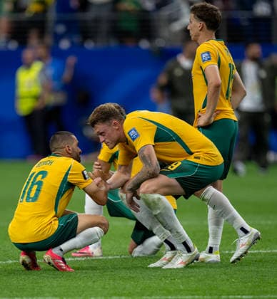 July 3, 2026, Arlington, Texas, USA: Australia player 19 Def HARRY SOUTTAR consoling teammate 16 Def AZIZ BEHICH on the loss World Cup 2026: RD 32: Australia 1:1 Egypt  - ZUMAm147 20260703_zap_m147_002 Copyright: xHossxMcBainx