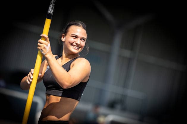 Deutsche Meisterschaften U23 U18; Bochum-Wattenscheid, 03.07.2026 Freut sich über eine persönliche Bestleistung von 4,05 Meter und den Deutschen Meistertitel im Stabhochsprung der Weiblichen Jugend U18: Eva Marie Weisbrodt (MTG Mannheim); Deutsche Meisterschaften U23 U18 am 03.07.2026 im Lohrheidestadion in Bochum-Wattenscheid (Nordrhein-Westfalen). *** German U23 and U18 Championships, Bochum-Wattenscheid, July 3, 2026. She is thrilled with her personal best of 4.05 meters and the German championship title in the U18 girls’ pole vault: Eva Marie Weisbrodt, MTG Mannheim. German U23 and U18 Championships on July 3, 2026, at Lohrheidestadion in Bochum-Wattenscheid, North Rhine-Westphalia Copyright: xBEAUTIFULxSPORTS R.xSchmittx