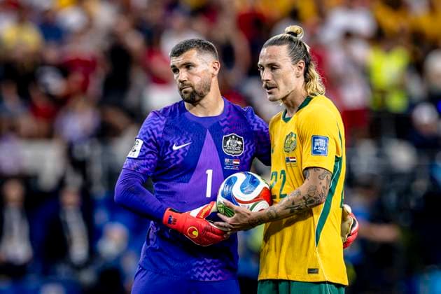 DALLAS - (lr) Australian goalkeeper Mathew Ryan and Australian Jackson Irvine during the 2026 World Cup match between Australia and Egypt at Dallas Stadium on July 3, 2026, in Dallas, United States. (Photo by Stefan Koops EYE4IMAGES DeFodi Images) - *** DALLAS — Australian goalkeeper Mathew Ryan and Australian Jackson Irvine during the 2026 World Cup match between Australia and Egypt at Dallas Stadium on July 3, 2026, in Dallas, United States. Photo by Stefan Koops, EYE4IMAGES, DeFodi Images