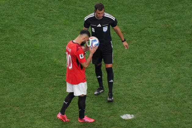 Mohamed Salah (L) of Egypt reacts in the 2026 FIFA World Cup, WM, Weltmeisterschaft, Fussball Round match between Australia and Egypt at AT&T Stadium in Arlington, USA 03 July 2026. World Cup FIFA 2026: Australia - Egypt !ACHTUNG: NUR REDAKTIONELLE NUTZUNG!  Copyright: xKennethxFernandezx AMDEP7980 20260703-55020793599_1
