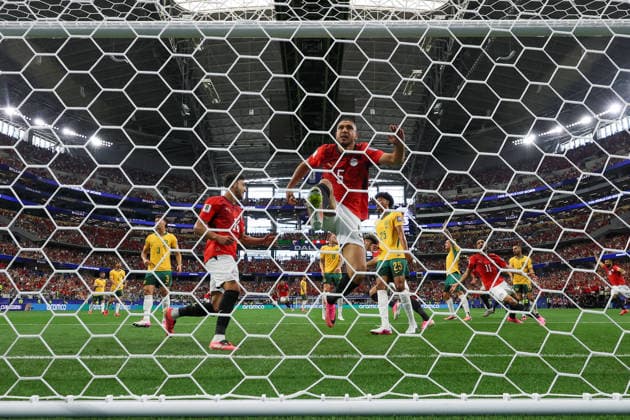 ARLINGTON, TX - JULY 03: Ramy Rabia 5 of Egypt leaps into the goal after his teammates scores during the FIFA World Cup, WM, Weltmeisterschaft, Fussball 2026 Round of 32 match between Australia and Egypt on July 3, 2026, at Dallas Stadium in Dallas, Texas. (Photo by David Buono Icon Sportswire) SOCCER: JUL 03 FIFA World Cup 26 Round of 32 - Australia vs Egypt EDITORIAL USE ONLY Icon260703065