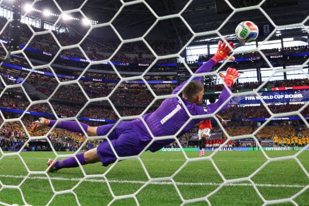ARLINGTON, TX - JULY 03: Mat Ryan 1 of Australia misses a save on a penalty shot by Mahmoud Saber 21 of Egypt during the FIFA World Cup, WM, Weltmeisterschaft, Fussball 2026 Round of 32 match between Australia and Egypt on July 3, 2026, at Dallas Stadium in Dallas, Texas. (Photo by David Buono Icon Sportswire) SOCCER: JUL 03 FIFA World Cup 26 Round of 32 - Australia vs Egypt EDITORIAL USE ONLY Icon260703071
