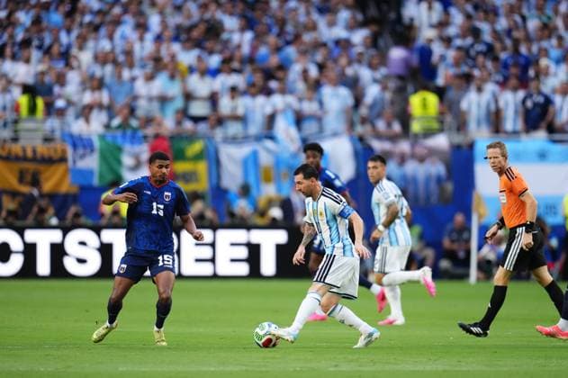 Argentina v Cape Verde - FIFA World Cup, WM, Weltmeisterschaft, Fussball 2026 - Round of 32 FLORIDA, USA - JULY 03: Lionel Messi of Argentina plays the ball during the 2026 FIFA World Cup Round of 32 match between Argentina and Cape Verde at the Hard Rock Stadium (Miami Stadium) in Miami Gardens, Florida, United States on July 03, 2026. Jose Hernandez Anadolu Florida United States. Editorial use only. Please get in touch for any other usage.  Copyright: x2026xAnadoluxJosexHernandezx