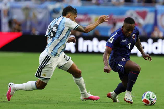 FIFA World Cup, WM, Weltmeisterschaft, Fussball 2026 - Round of 32 - Argentina vs Cape Verde Nahuel Molina of Argentina (L) in action against Jovane Cabral of Cape Verde (R) during the FIFA World Cup 2026 Round of 32 match Argentina against Cape Verde, in Miami, Florida, USA, 03 July 2026. MIAMI United States  Copyright: xCRISTOBALxHERRERA-ULASHKEVICHx
