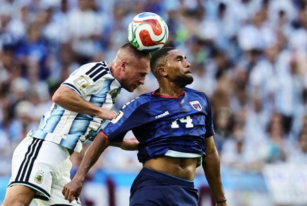 FIFA World Cup, WM, Weltmeisterschaft, Fussball 2026 - Round of 32 - Argentina vs Cape Verde Deroy Duarte (R) of Cape Verde and Alexis Mac Allister of Argentina in action during the FIFA World Cup 2026 Round of 32 match Argentina against Cape Verde, in Miami, USA, 03 July 2026. MIAMI United States  Copyright: xRONALDxWITTEKx