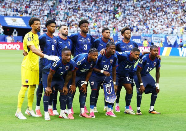 Cabo Verde poses for a team photo before the start of a Round of 32 FIFA World Cup, WM, Weltmeisterschaft, Fussball match against Argentina at Miami Stadium in Miami, Florida, on Friday, July 3, 2026.  MIA20260703804 CHRISTIANxBRUNSKILL