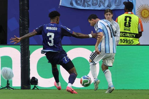 FIFA World Cup, WM, Weltmeisterschaft, Fussball 2026 - Round of 32 - Argentina vs Cape Verde Lionel Messi of Argentina (R) scores the 1-0 goal during the FIFA World Cup 2026 Round of 32 match Argentina against Cape Verde, in Miami, Florida, USA, 03 July 2026. MIAMI United States  Copyright: xCRISTOBALxHERRERA-ULASHKEVICHx