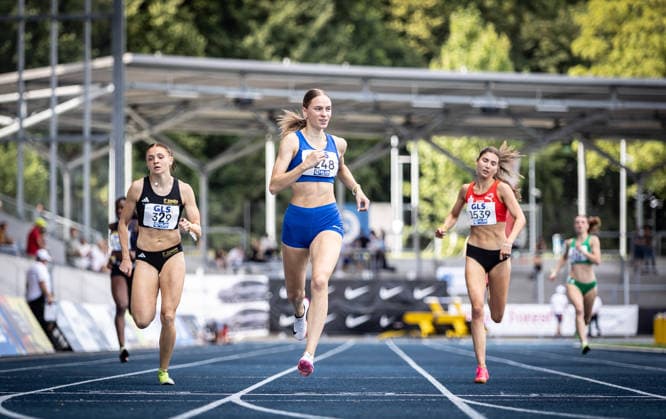 Deutsche Meisterschaften U23 U18; Bochum-Wattenscheid, 03.07.2026 Auf der Ziellinie: Luise Sommer (LAC Erdgas Chemnitz) gewinnt ihren 400m-Vorlauf in 55,27 Sekunden; Deutsche Meisterschaften U23 U18 am 03.07.2026 im Lohrheidestadion in Bochum-Wattenscheid (Nordrhein-Westfalen). *** German U23 and U18 Championships, Bochum-Wattenscheid, July 3, 2026. At the finish line, Luise Sommer of LAC Erdgas Chemnitz wins her 400-meter heat in 55.27 seconds. German U23 and U18 Championships on July 3, 2026, at Lohrheidestadion in Bochum-Wattenscheid, North Rhine-Westphalia Copyright: xBEAUTIFULxSPORTS R.xSchmittx