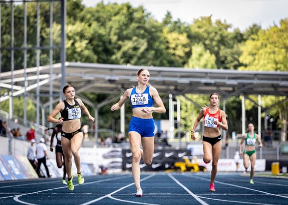 Deutsche Meisterschaften U23 U18; Bochum-Wattenscheid, 03.07.2026 Auf der Ziellinie: Luise Sommer (LAC Erdgas Chemnitz) gewinnt ihren 400m-Vorlauf in 55,27 Sekunden; Deutsche Meisterschaften U23 U18 am 03.07.2026 im Lohrheidestadion in Bochum-Wattenscheid (Nordrhein-Westfalen). *** German U23 and U18 Championships, Bochum-Wattenscheid, July 3, 2026. At the finish line, Luise Sommer of LAC Erdgas Chemnitz wins her 400-meter heat in 55.27 seconds. German U23 and U18 Championships on July 3, 2026, at Lohrheidestadion in Bochum-Wattenscheid, North Rhine-Westphalia Copyright: xBEAUTIFULxSPORTS R.xSchmittx