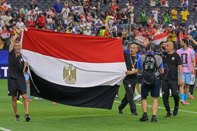 Egypt Advances to FIFA World Cup, WM, Weltmeisterschaft, Fussball Round of 16 After Defeating Australia ARLINGTON, TEXAS JULY 3, 2026: Egypt players, coaching staff and supporters celebrate after Egypt defeated Australia to advance to the Round of 16 of the FIFA World Cup 2026 at AT&T Stadium in Arlington, Texas. Fans waved Egyptian flags and applauded the team following the final whistle. ARLINGTON United States of America Copyright: x xwalidxibrahimx xJNAxPressx