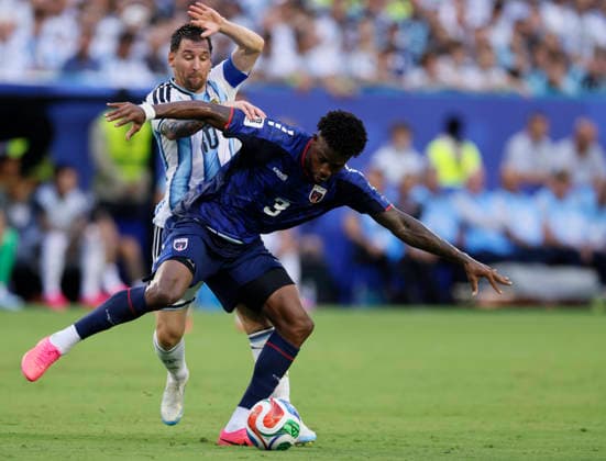 Argentina v Cabo Verde: Round of 32 - FIFA World Cup, WM, Weltmeisterschaft, Fussball 2026 Lionel Messi of Argentina and Diney of Cabo Verde challenge during the FIFA World Cup 2026 Round Of 32 match between Argentina and Cabo Verde at Miami Stadium on July 3, 2026 in Miami Gardens, United States. Miami Gardens Miami Stadium FL United States Copyright: xAllstarxPicturexLibraryxLtdx